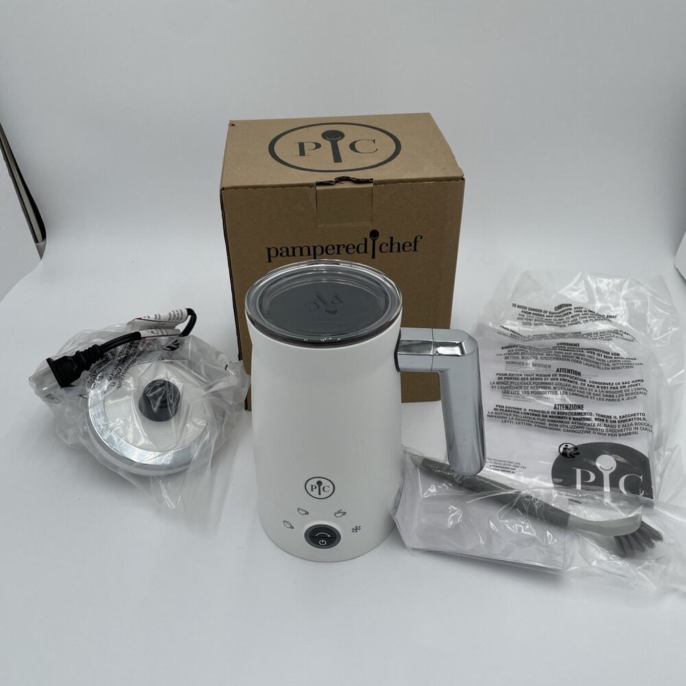 PAMPERED CHEF Electric Milk Frother 101109 Coffee Bar Shop Cleaning Brush NIB